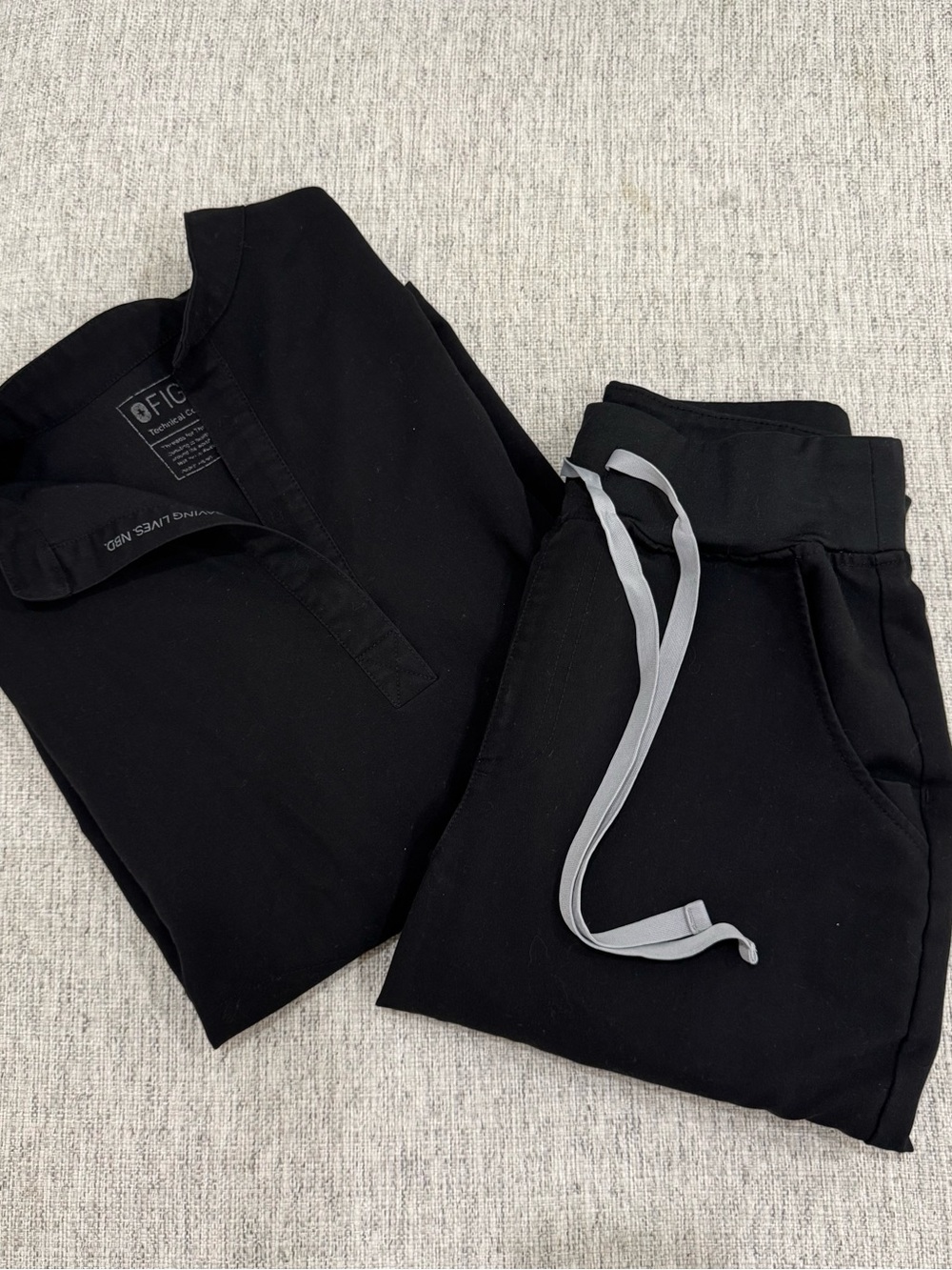 Figs women’s scrub set black (USED)
